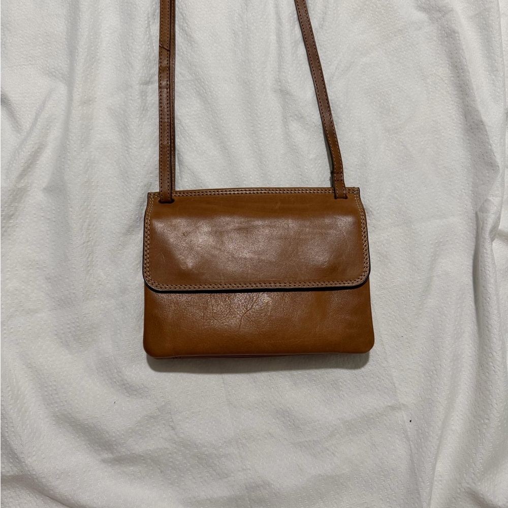 Elegant Tan Leather Crossbody Bag